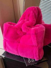 Shoulder Bags Trendy Faux Fur Tote Women Handbags and Purses 2023 New Winter Plush Ladys Shopping Bag High Qualitycatlin_fashion_bags