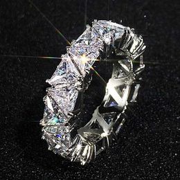 Cluster Rings Huitan Gorgeous Women Promise Eternity Rings Geometric Triangle White Cubic Zirconia Stone Wedding Engagement Jewellery 2021 Trend YQ240109