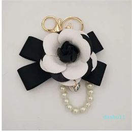 Keyring Black White Leather Camellia Flower Keychain Women Fashion Flower Key Chains llaveros flore Bag Charms