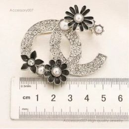designer jewerlry brooch Designer Brand Letter Brooches Women Silver Plated Stainless Steel Inlay Crystal Rhinestone Jewelry Brooch