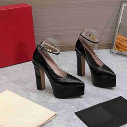 Well-known designers design platform high heels pointed female luxury goods with the same fashion wear star trend to lead the popular