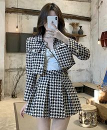 Temperament Matching Sets Retro O Tweed Plaid Jacket Short Long Sleeve Cardigan Slim Top Mini Houndstooth Pleated Skirt Chic 240109