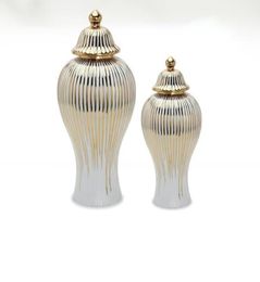 Vases Gold plated Stripe Ceramic Storage Jar with Lid Golden General Tank Jewellery Jars Cosmetic Containers Desktop Porcelain Ornam2816008