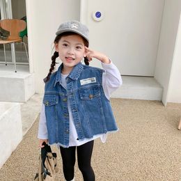 韓国の春秋の子供の女の子デニムベストステッカーターンダウンカラー幼児ジャケットカジュアルシングル胸の子供コート240108