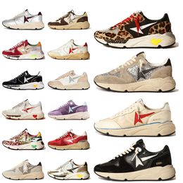 Luxury Fashion Designer Women Mens Casual Shoes Running Sole Sneaker Nappa Leather Suede Upper Vintage Finish Platform Brand Glitter Graffiti Ivory Sneakers