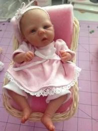 7 Micro Preemie Full Body Silicone Baby Girl Doll Sophia Lifelike Mini Reborn Doll Surprice Children Anti-Stress 240108