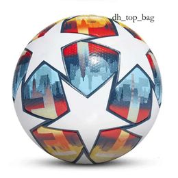 Balls Pro Soccer Ball Official Size 5 Three Layer Wear Rsistant Durable Soft PU Leather Seamless Team Match Group Training Game Play 7799