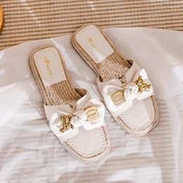 Slippers Brand Metal Decoration Bear Women's 2024 Summer Open Toe Flat Flip Flops Simple Casual Beach Slides Sandals