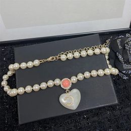 Designer di gioielli Collana di perle Classico girasole Doppia lettera Ciondolo a forma di cuore intarsiato con strass Ciondolo da donna con zirconi rosa