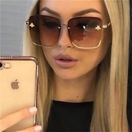 2019 New Fashion Lady Oversize Rimless Square Bee Sunglasses Women Men Small Bee Glasses Gradient Sun Glasses Female UV400262E