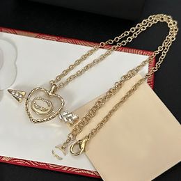 Pendant Necklaces Heart Pearl Diamond Letter Pendants Designer Necklaces Crystal Chains Choker Brand Pendant Men Womens High Texture Copper Wedd Y240429MQSU