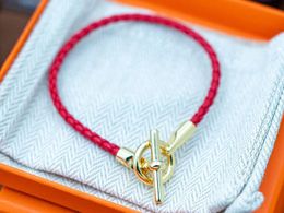 5A Charm-Armbänder HM Glenan Einzelarmband aus echtem Leder in der Farbe 11 Rot für Damen mit Staubbeutelbox, Größe 16–21 Fendave