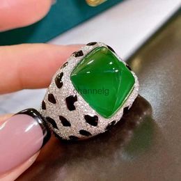 Cluster Rings Luxury Huge 17 Lab Emerald Leopard Rings Temperament Exquisite Wedding Band Rings for Women White Gold Plated Jewellery YQ240109