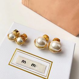 18K Gold M Brand Letters Designer Brincos para mulheres retrô vintage Luxury Pearl Round Ball Late Double Wear Wear String Freating Rings Ear anéis de charme Presente de joias