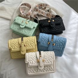 Classic Chain Bags Trendy Womens Shoulder Bags Wholesale New Arrival Fashion Quilted Ladies Portable Shoulder Bags FMT-4339