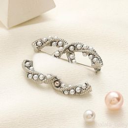 Brand Brooch diamond Pin Designer Brooches Women Letter Pearl Brooches Suit Pin Fashion Jewellery Accessories Wedding Gift