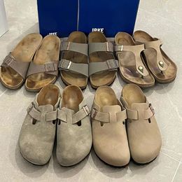 Top-Qualität Womens Gummi Sandalen Luxurys Designer Plattform Freizeitschuh Schieberegler Männer Bostons im Freien Cork Wildleder Clogs Mule Slide Sommer Lady Tazz Slipper Größe 35-46