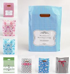 40pcspack Plastic Bag Wedding Gift Thick Boutique Gift Shopping Packaging Plastic Handle Bags More Patterns1033352