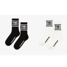 THEGIVINGMOVEMENT Printed Letter Socks Hosiery Men High Quality Black White Skate Sock Casual Cotton All Seasons 240109