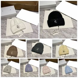 2024 Unisex Fashion Wool Knitted Women Designer Beanie Cap Winter Cashmere Woven Warm Hat for Men Birthday Gift Fitted hats