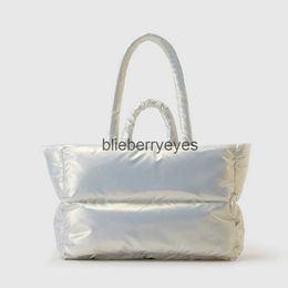 Shoulder Bags Fashion Padded Large Tote Bag Designer Puffer Women Shoulder Bags Nylon Waterproof Lady Handbags Sier Soft Puffy Bag 2023 Newblieberryeyes