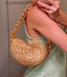 Shoulder Bags Fashion Thick Chains Rattan Conch Women Shoulder Bags Design Wicker Woven Handbags Luxury Summer Beach Str Bag Bali Purse 2023stylisheendibags