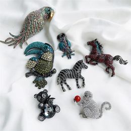 Brooches Vintage Women Men Full Crystal Heavy Industry Horse Badges Fashion Unisex Rhinestone Animal Parrot Pins Accessories