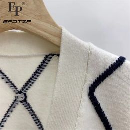 EFATZP Diamond Cheque Jacquard Knitting Cardigan Coat Women Single Breasted Long Sleeve Double Pockets Loose Sweater 240104