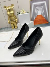 10A İlkbahar/Yaz Son Moda Şovu Orijinal Özel Yüksek Topuk Ayakkabı Lüks Cowhide Kadın Tek Ayakkabıları