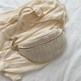 Stylish Straw Braid Fanny Packs For Women Lace daisy Flower Waist Bag Female Waist Pack Simple Design Lady Beach Chest Bag 240109