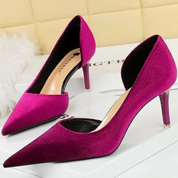 Western Style Fashion Simplicity Party Women Shoes 7cm Thin High Heels Shallow Pointed Toe Side Hollow Velvet Ladies Pumps Green 240110