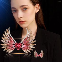 Brooches Light Luxury Gradient Crystal Heart Wing Styling Brooch Corsage Coat Suit Pin For Woman