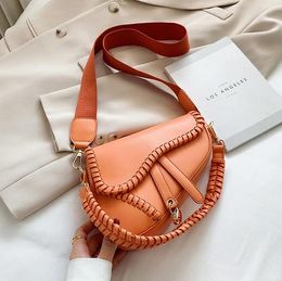 2023 New Fashion Designer Handbag Trend Women Bag Saddle Shoulder Messenger Bag Casual Hasp Zipper PU Leather Vintage Hand Bag Purse a1