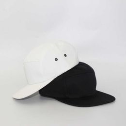 Customizable black and white five piece camping hat skateboard hat men's and women's trendy flat edge hat white matching street dance hat