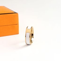 Модельер Марка керамические кольца Новый высококачественный дизайнерский дизайн Кольцо из нержавеющей стали 6 мм Классические ювелирные изделия Мужчины и женщины Пара колец для женщин Ювелирный подарок