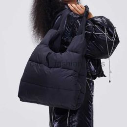 Shoulder Bags Fashion V Design Padded Shoulder Bags Designer Quilted Women Handbags Nylon Down Cotton Crossbody Bag Large Puffy Purse 2023catlin_fashion_bags