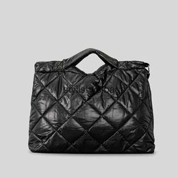 Totes Fashion Lingge Quilted Women Handbags Nylon Padded Shoulder Crossbody Bags Down Cotton Puffer Tote Bag Casual Winter Purses 2023stylishyslbags