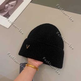 Designer Louisly-Vittonly Hat Beanie Caps Mens Women L Brand V Fashion Letter Brooch Casual Hats Wool Knitted Cap Cashmere Bonnets Caps 40Y6