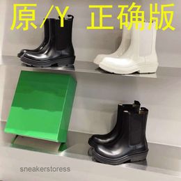 Boots 2024 Designer Boot Botteega Venetas Botega White Thick Soled Genuine Leather Martin Short Women's Autumn Versatile Chimney Chelsea Winter