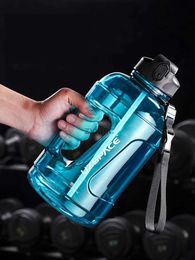 water bottle UZSPACE Fitness Water Bottle Large Capacity Sports Water Bottle Tritan WIth Straw For Men And Women Portable 2L Bucket YQ240110