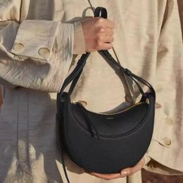 Winter French Pole Half Round Small Cross Body Bag Curved Moon Underarm Cowhide Single Shoulder Saddle Womens 240110