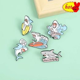 Hot Lapel Pins Shark Opens Its Mouth Brooches for Women Metal Alloy Animal Pet Brooch Clothes Jewelry Bag Pin Fashion Dress Coat Accessorie