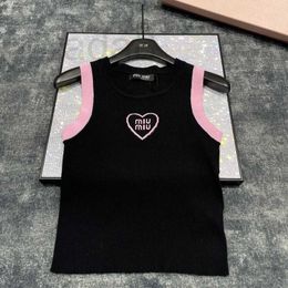 Women's Tanks & Camis Designer Mi24 Early Spring New Sweet Love Letter Jacquard Color Block Design Sleeveless Slim Fit Versatile Knitted Tank Top E5ME