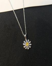 Pendant Necklaces Korean Simple Fresh Cubic Zircon Daisy Pendants For Women Fashion Spring Summer Silvery Cute Flower Choker2881350
