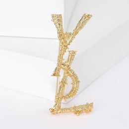 Famous Design Gold Y Brand Luxurys Desinger Brooch Women Rhinestone Pearl Letter Brooches Suit Pin Fashion Jewelry Clothing Decoration Wedding Party Accessories