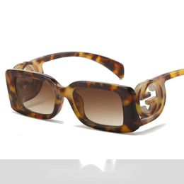 Ladies Designers Sunglasses Orange Gift Box Glasses Fashion Luxury Brand Sunglasses Replacement Lenses Charm Unisex Model Beach Umbrella 978