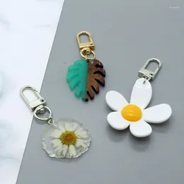 Keychains 1 PC Resin Flower Leaf Keychain Key Ring For Women Gift Unique Funny Creative Daisy Simulation Plant Bag Car F422