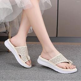 Slippers Hollow Out For Women Fashionable Rhinestone Footwear Flower Thick Soled Slipper Korean Version Platform Flip Flops
