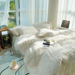 Brand Winter Super Warm Soft Coral Velvet Bedding Set Ins Solid White Plush Quit Cover Quilted Bed Skirt with Pom-pom 240111