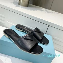 Slippers Summer Men Women Indoor Cool Sandals Trend Luxury Slides Designer Light Beach